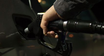 La invitan a salir, luego le cobran la gasolina porque "está muy cara"