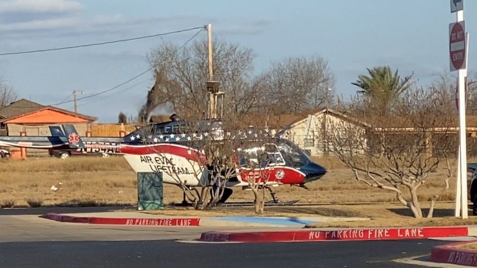 En helicóptero-ambulancia fue volado a un hospital de San Antonio, Texas, el nenito de 7 meses accidentado en una volcadura de este jueves.