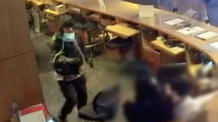 VIDEO: Hombre ataca con cuchillo a tres mujeres en Museo de New York