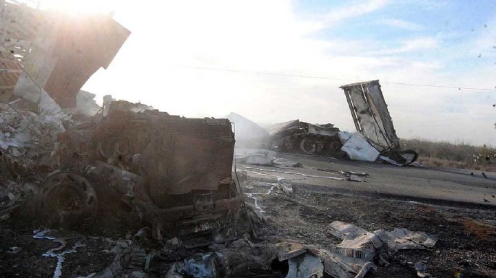 FOTOS: Solo cenizas quedaron del choque de camiones en la Libre a Monterrey