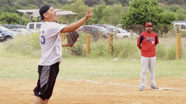 Vuela la esférica en la Liga de Softbol Fronteriza