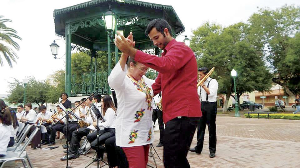 Los viernes se promoverán los bailes de salón en la plaza Juárez.