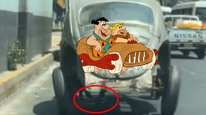 (VIDEO): Hombre conduce vochito al estilo de Pedro Picapiedra.