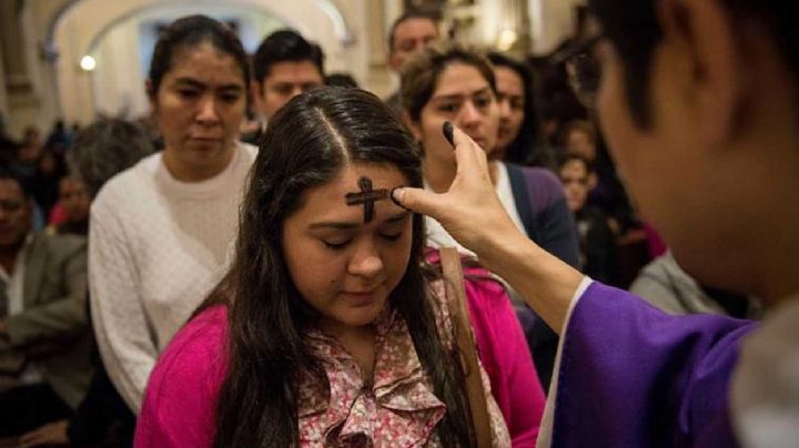 ¿De dónde sacan la ceniza que le ponen a la gente?