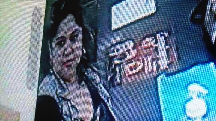 FOTOS: ¡Atrapada! Mujer roba celular en el Pollo Loco; cámara la capta