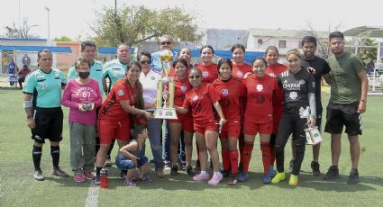 Aúllan Family Lobos Negros en el trono