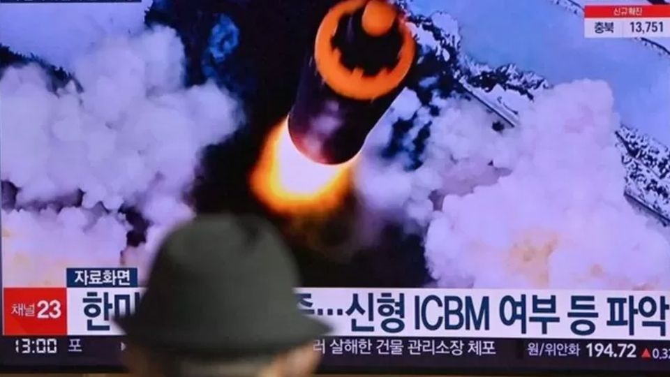 Corea del Sur de inmediato respondió al lanzamiento de Corea del Norte, realizando cinco pruebas de misiles desde tierra, mar y aire