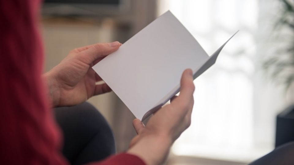 Una jovencita asegura que recibió un folleto con una horrenda propuesta