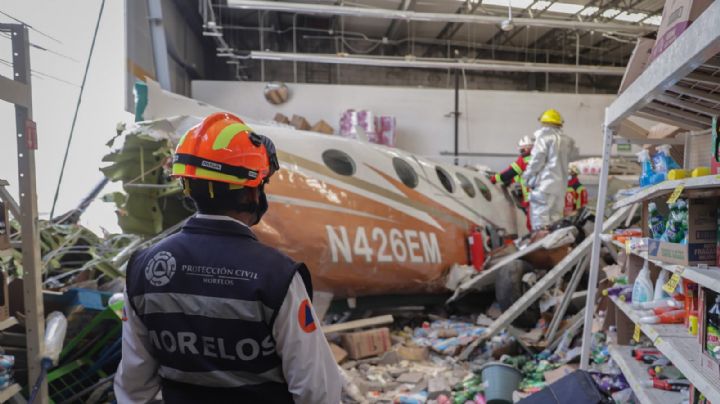 VIDEO: Avioneta se estrella en supermercado de Temixco; 3 muertos hasta el momento