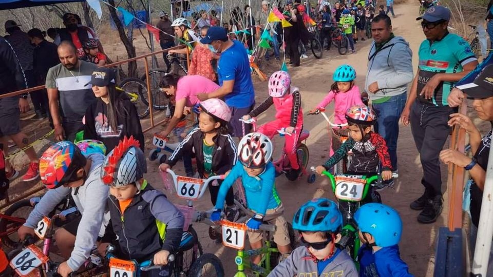 lPequeños participan en la primera carrera infantil y juvenil MTB.