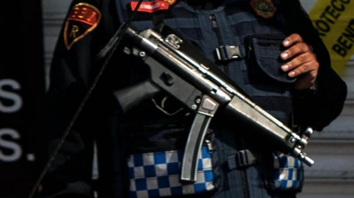 Graban a policías de CDMX jaloneando a niñas