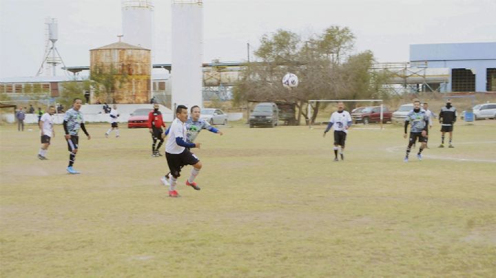 ‘Devoran’ Lobos a Costa  Grill en la Liga Ferrocarrilera