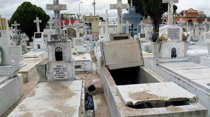 Visita a su hijo al panteón y muere al caer en una tumba en Sinaloa
