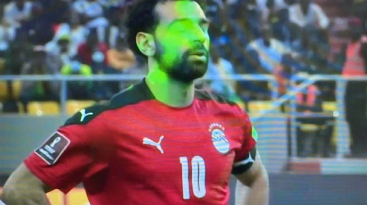 VIDEO: Egipto denuncia lluvia de apuntadores láser en penalti fallado de Mohamed Salah
