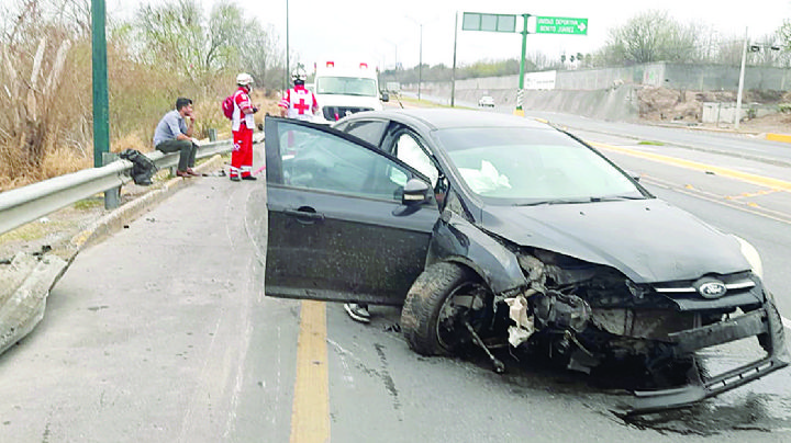 Chocan contra barandal
