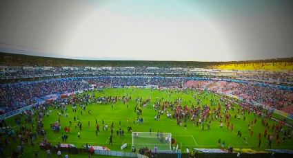 Suspenden a cinco policías tras pelea en partido Querétaro vs Atlas