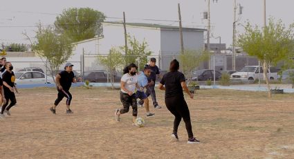 Llevan fiesta del futbol a escuela primaria Arquímedes Caballero Caballero