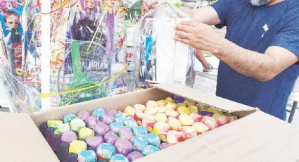 Ponen comerciantes colorido a la Pascua