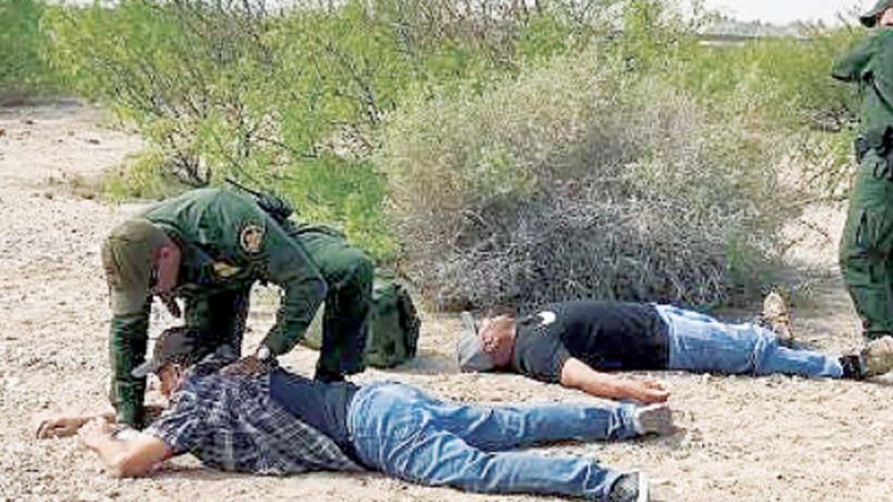 Joven no resiste la caminata al no soportar hambre, calor, falta de agua; los agentes acuden a su auxilio en el poblado Aguilares