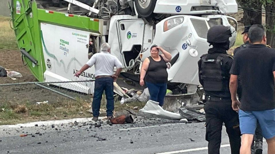 Un camión quedó volcado