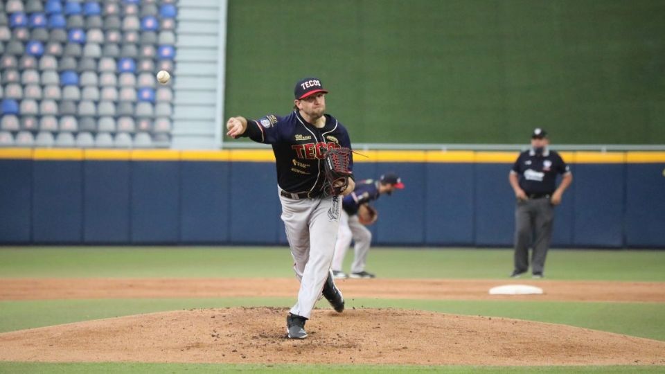 Brody Koerner, ayer en uno de sus lanzamientos en el Estadio Movil Super