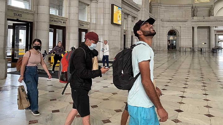 Agradecen migrantes a Abbott por llevarlos "a pasear" a Washington