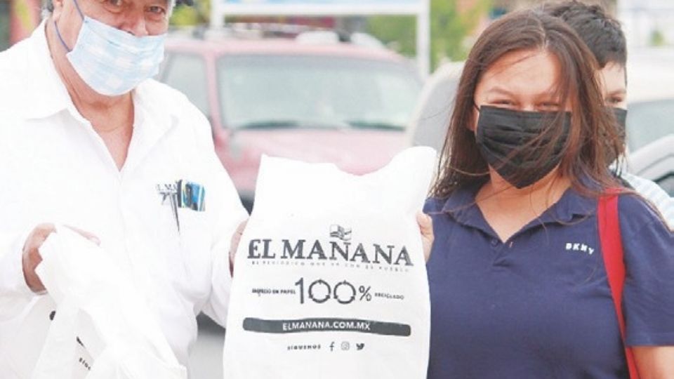 Esta vez, personal de El Mañana repartió en el poniente bolsas reciclables.