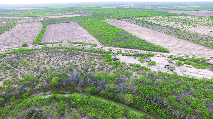 Secan río Salado de forma ilegal