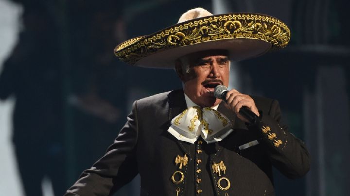 Gana Vicente Fernández en los Premios Grammy 2022; 'No pudo venir', dice presentador