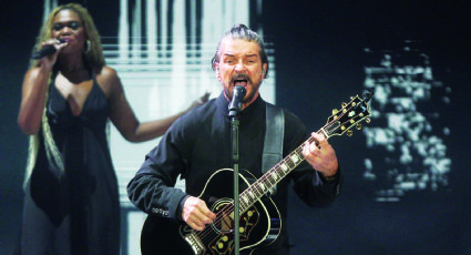 Llena Ricardo Arjona de matices la Arena de Laredo