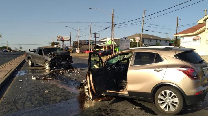 Balacera provoca choque en la Carretera 83 Sur en Laredo Texas; 3 heridos