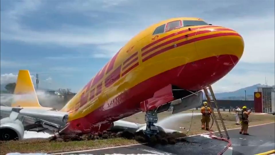 La aeronave aterrizó de emergencia y sufrió severos daños