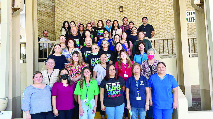 Aplica Departamento de Salud de Laredo vacunas a chicos y grandes