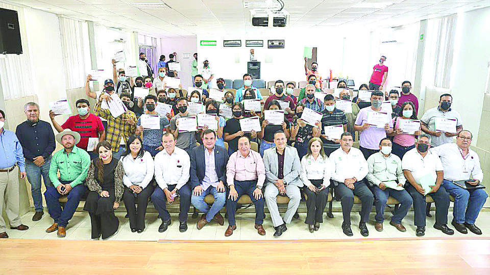 Buen número de los graduandos del curso eran mujeres.