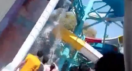 VIDEO: Se desprende tobogán y niños caen de 10 metros