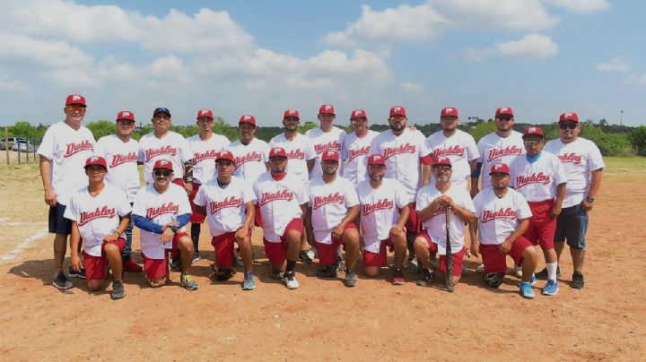 Liga de Softbol Alijadores: ‘Enjuaga’ Autolavado con los Primos