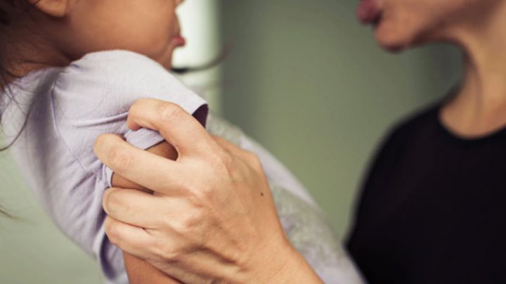 Condenan a prisión a mujer española que acusó falsamente a su esposo de abusos