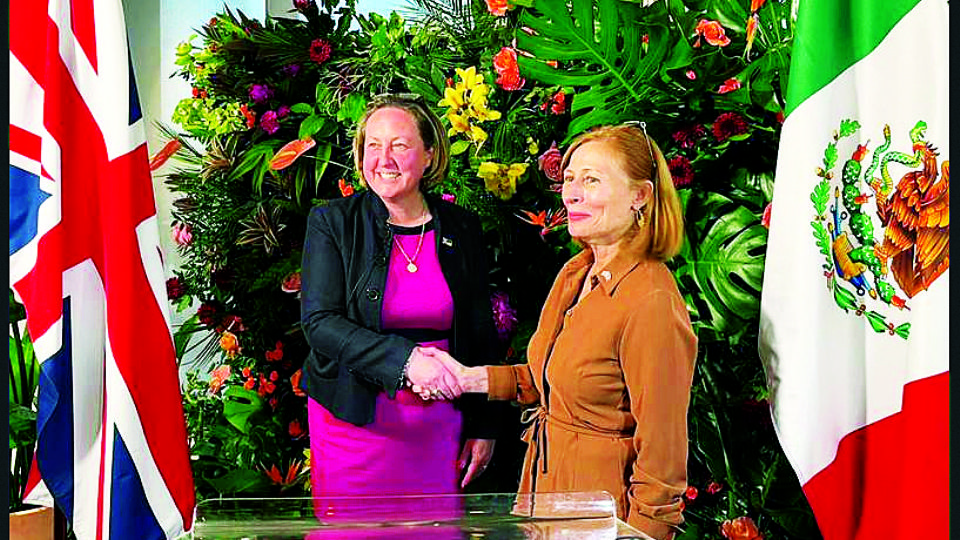 Anne-Marie Trevelyan, secretaria de Comercio Internacional de Reino Unido y Tatiana Clouthier, secretaria de Economía de México