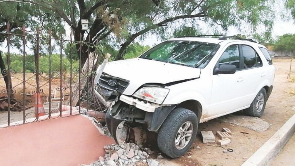 El accidente se registró frente al número 510 de la calle Cerro del Cubilete, en los alrededores del Centro de Ejecución de Sanciones de Nuevo Laredo (Cedes)