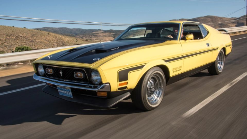 El poderoso Ford Boss 351 Mustang de1971 estaba abandonado dentro de un tráiler desde el 76