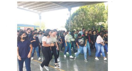 Festejan alumnos del Cobat con entusiamo en Nuevo Laredo