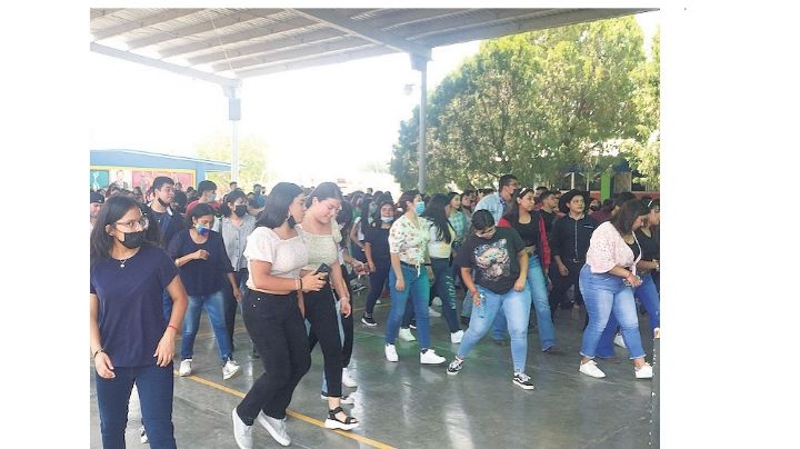 Festejan alumnos del Cobat con entusiamo en Nuevo Laredo