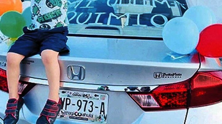 ¡Ya no me van a poner más piquetes, mami!: 'Chinito' recibe su última quimio y le hacen desfile