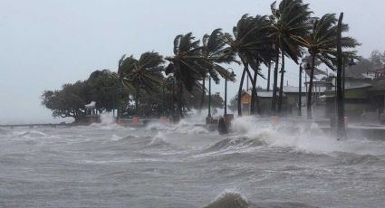 Huracán Agatha toca tierra; atravesaría México para salir al Atlántico y retomar fuerza