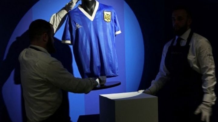 Playera de "La mano de dios" de Maradona se vende en 9.2 millones de dólares