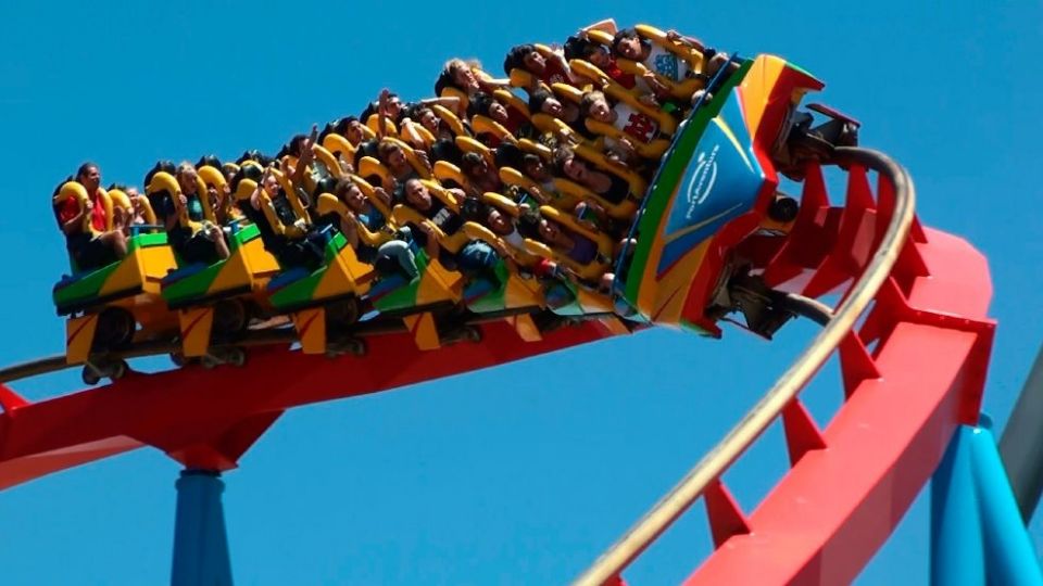 La emoción de la pedida de mano, junto con la bajada en la montaña rusa, provocaron una ola de emociones en la novia.