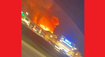 ULTIMA HORA: Incendio amenaza tienda Ross en Laredo, Texas