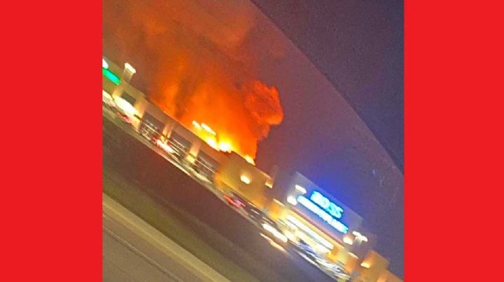 ULTIMA HORA: Incendio amenaza tienda Ross en Laredo, Texas