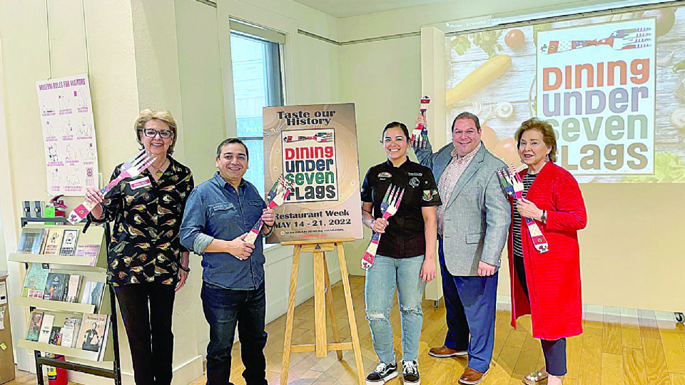 Directivos de la Fundación Webb County Heritage anunciaron la Semana de los Restaurantes.