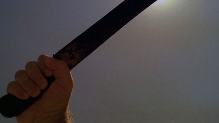 Video: Con un machete se defendió de su asaltante en plena gasolinera